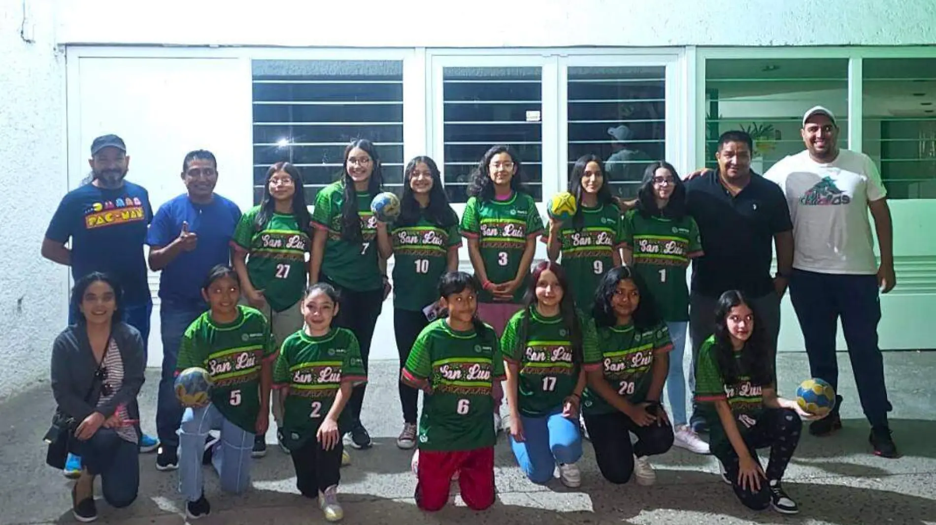  equipo femenil de balonmano de la Escuela Primaria “José Vasconcelos” (1)